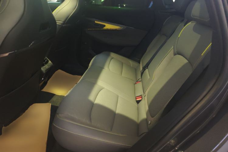 Used Lynk & Co 08 EM-P 2025 220 km All-Wheel-Drive Performance Halo
