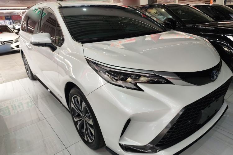 Used Toyota Granvia 2022 2.5L Hybrid Flagship Edition Front Right 45 Deg