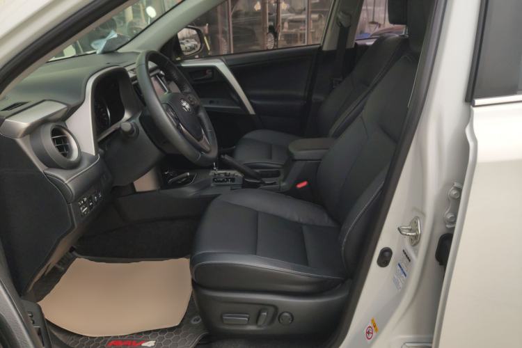 Used Toyota RAV4 2016 2.5L Automatic 4x4 Elite Edition Left Front Seat