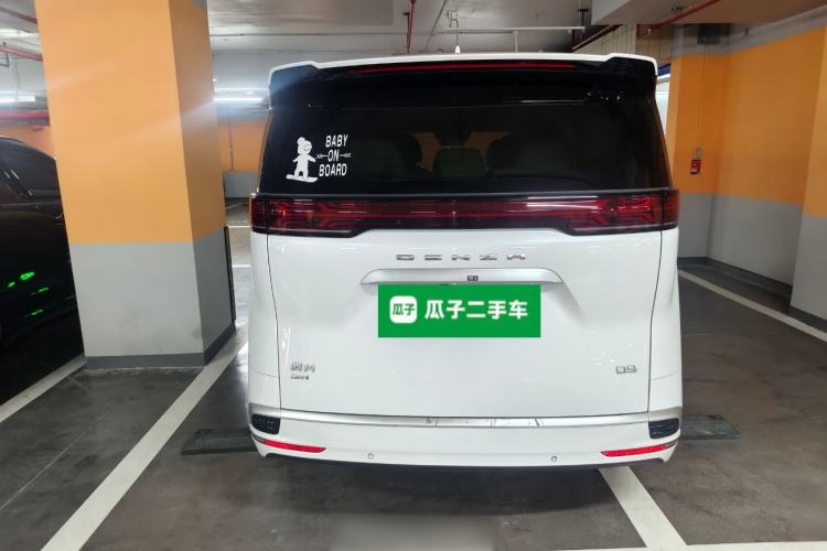 Used Denza D9 2022 DM-i 1040 Prestige Model