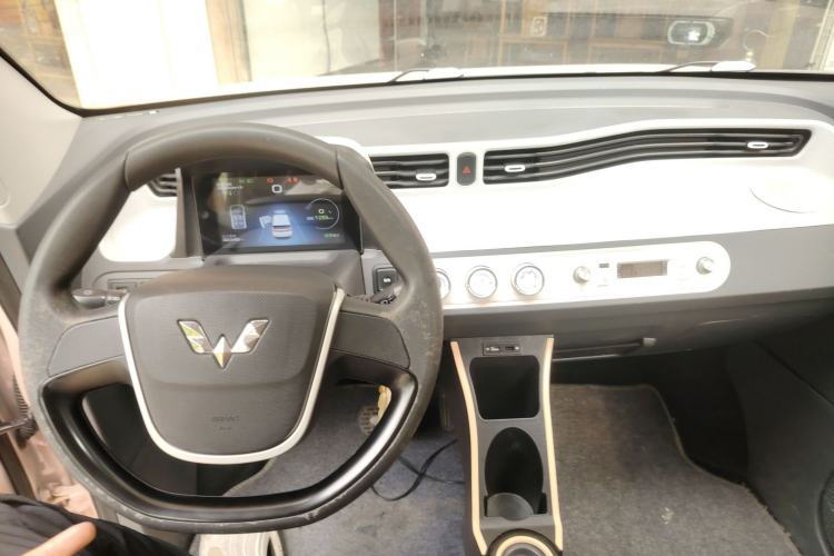 Used Wuling Hongguang MINIEV 2021 Macaron Premium Model – Lithium Iron Phosphate Center Console