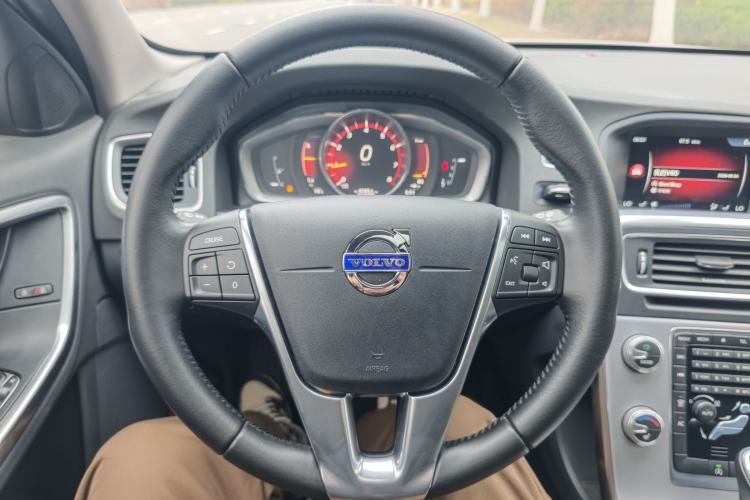 Used Volvo V60 2016 T5 Zhiyi Edition