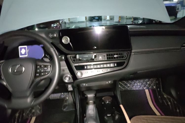 Used Lexus ES 2023 200 Excellence Edition
