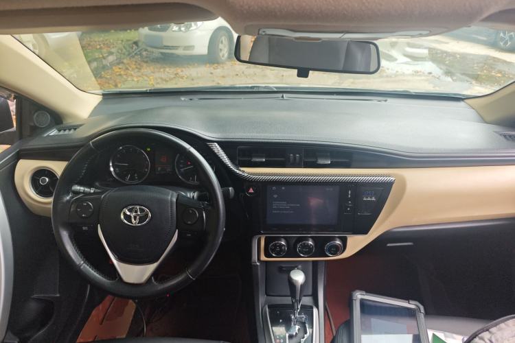 Used Toyota Corolla 2017 Revised Version 1.2T S-CVT GL-i Leather Edition Center Console