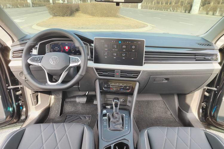 Used Volkswagen Tiguan L 2024 300TSI Automatic Two-Wheel Drive Smart Edition Interior 1