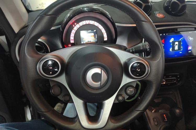 Used smart fortwo 2018 1.0L 52kW Hardtop Passion Edition China V Standard Steering Wheel