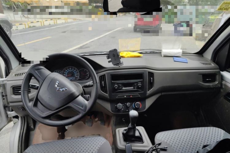 Used Wuling Rongguang Small Truck 2024 1.5L Double-Cab Extra-Long LAR Center Console