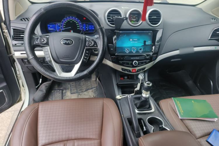 Used BYD S7 2016 1.5T Manual Luxury Edition Center Console
