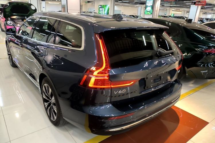 Used Volvo V60 2024 B5 Zhiyuan Luxury Edition
