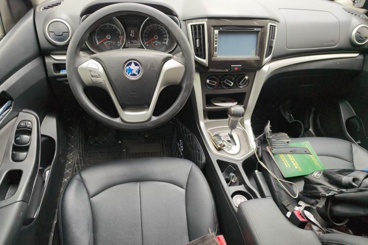 Used Venucia T70 2015 2.0L CVT Smart Choice Edition Center Console