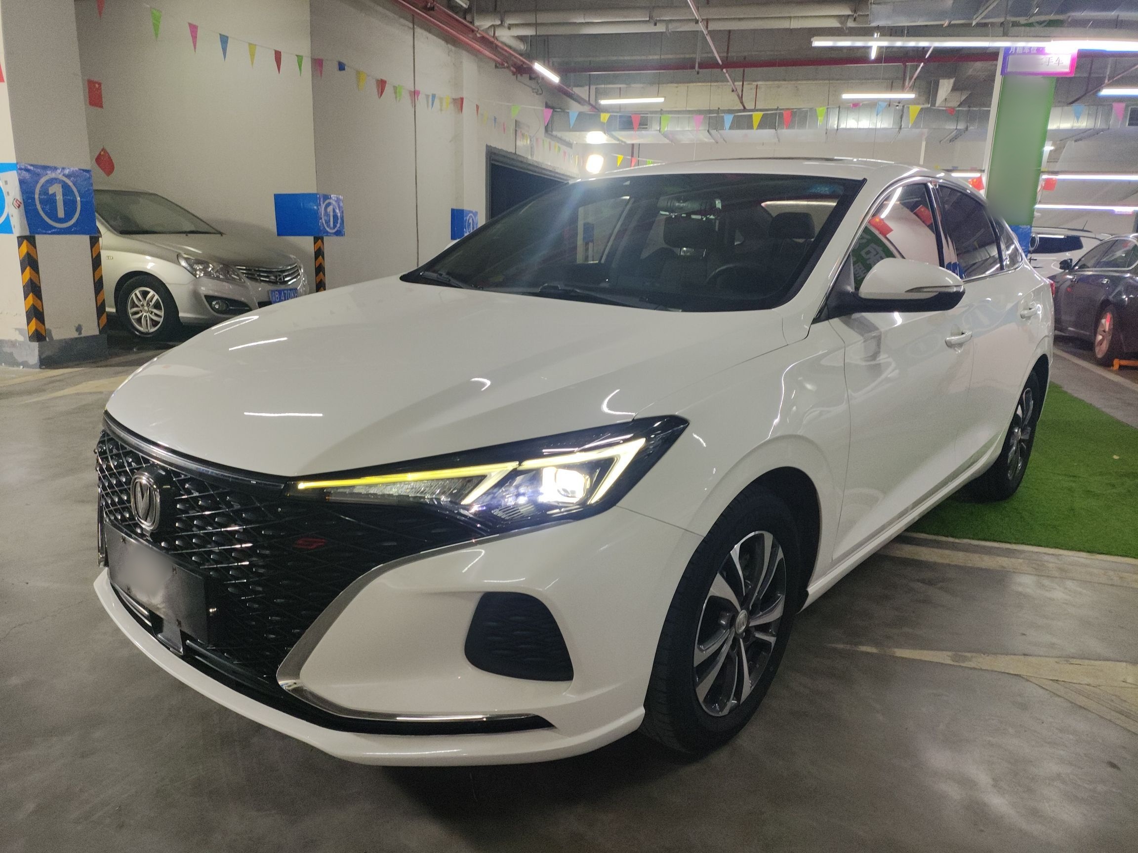 Под передней частью автомобиля