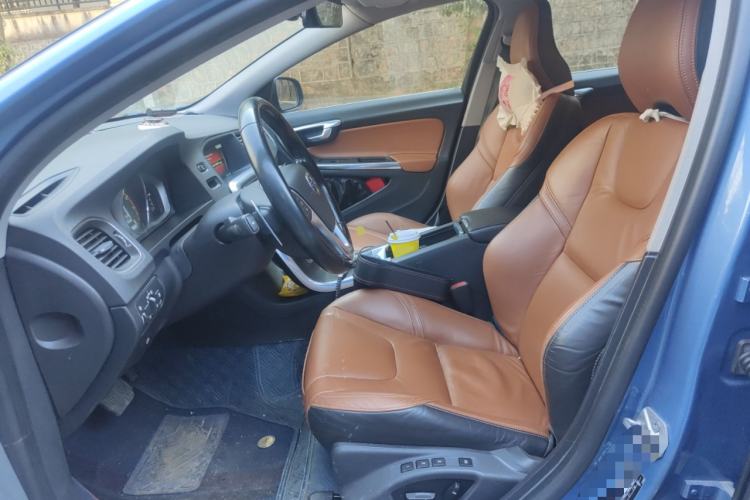 Used Volvo V60 2014 Restyled T5 Zhiya Edition
