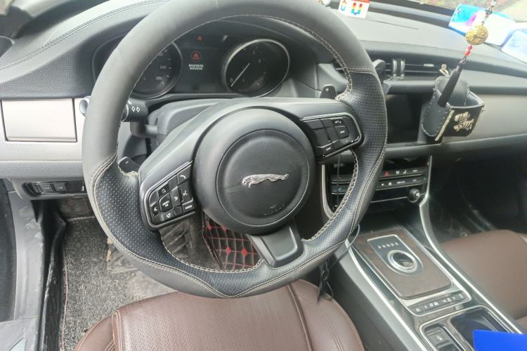 Used Jaguar XFL 2017 XFL 2.0T 240PS Luxury Edition Steering Wheel