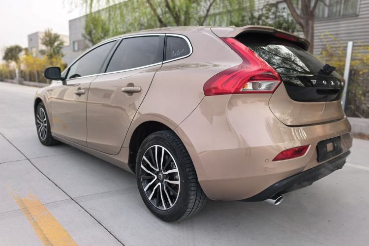 Used Volvo V40 2017 T3 Zhiyi Edition
