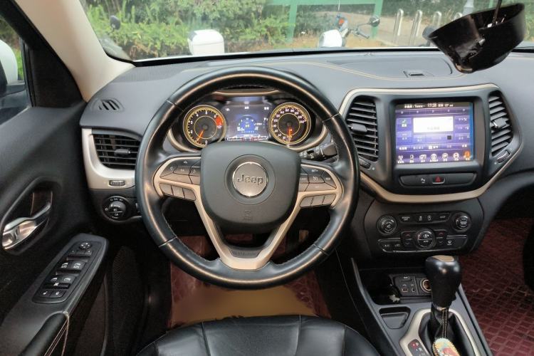 Used Jeep Cherokee 2017 2.0L Superior Edition
