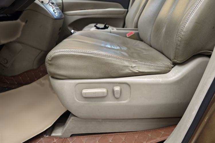 Used BYD M6 2013 2.4L Automatic Luxury Model
