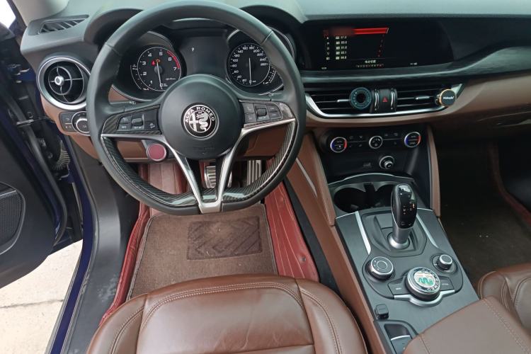 Used Alfa Romeo Stelvio 2017 2.0T 200HP Elite Edition Steering Wheel