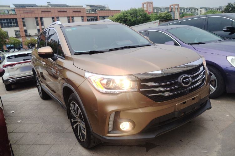 Used GAC Trumpchi GS4 2017 235T Automatic Two-Wheel Drive Luxury Smart Connectivity Version Front Right 45 Deg