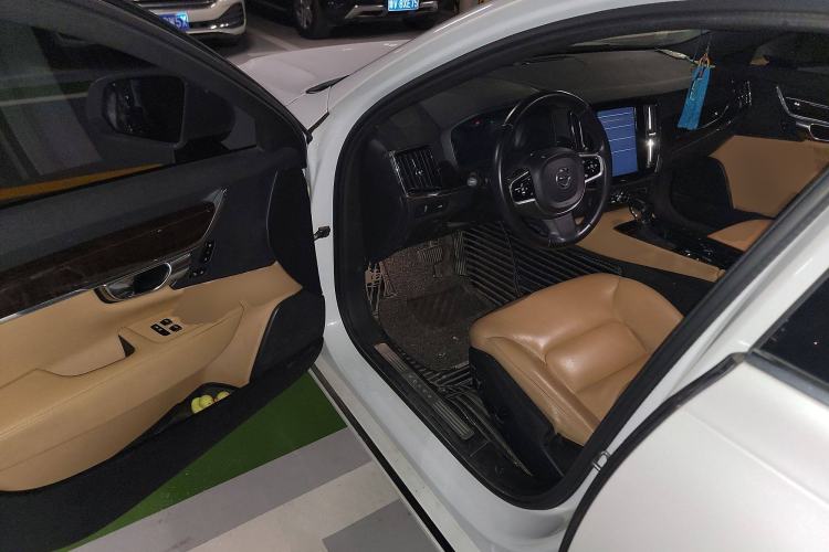 Used Volvo S90 2018 T4 Zhiyuan Edition
