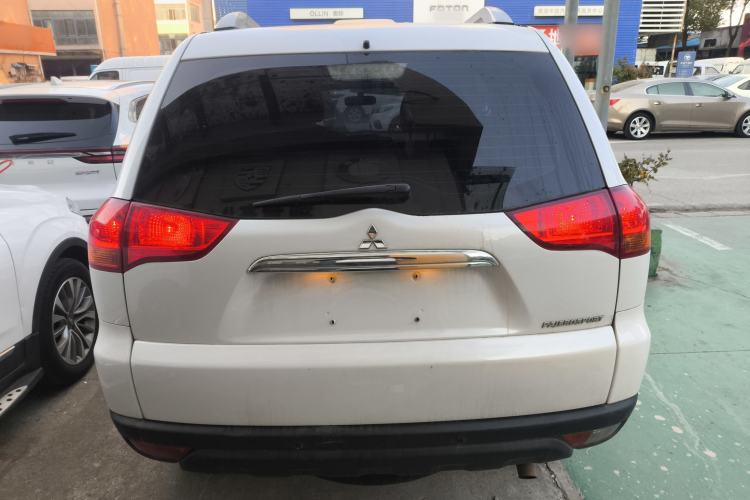 Used Mitsubishi Pajero Sport 2013 2.4L Manual Two-Wheel Drive Comfort Edition Exterior 4