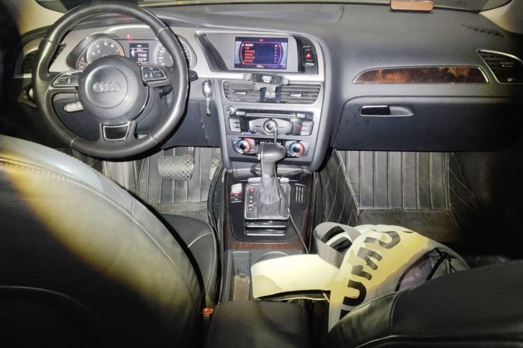 Used Audi A4L 2015 35 TFSI Automatic Comfort Model Center Console