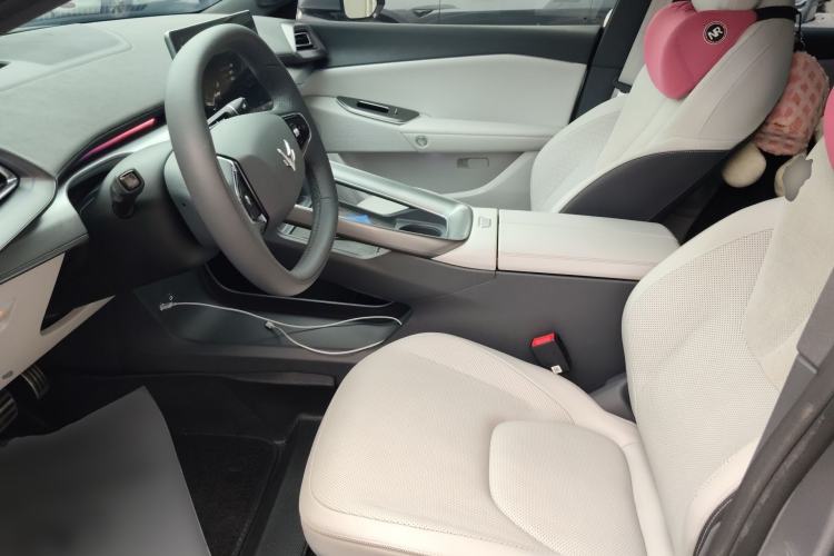 Used ARCFOX Alpha S5 2024 708MAX 200kW Left Front Seat