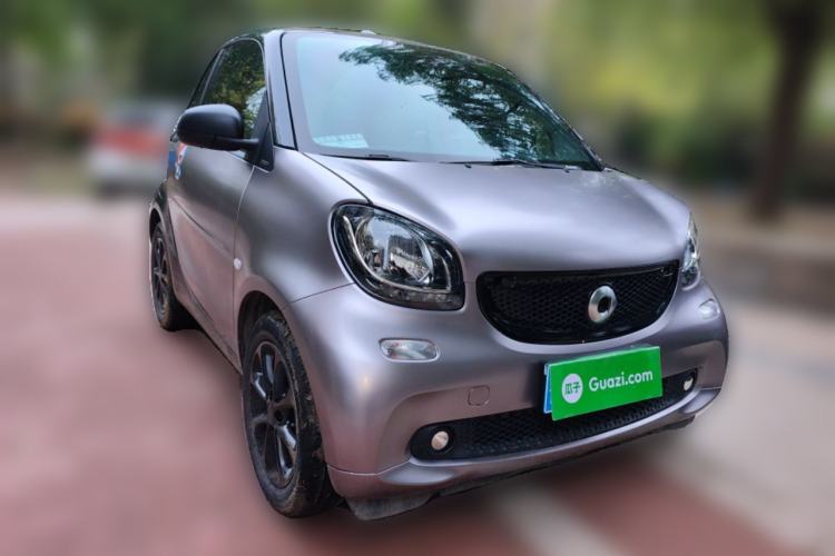 Used smart fortwo 2015 1.0L 52 kW Hardtop Passion Edition Front Right 45 Deg