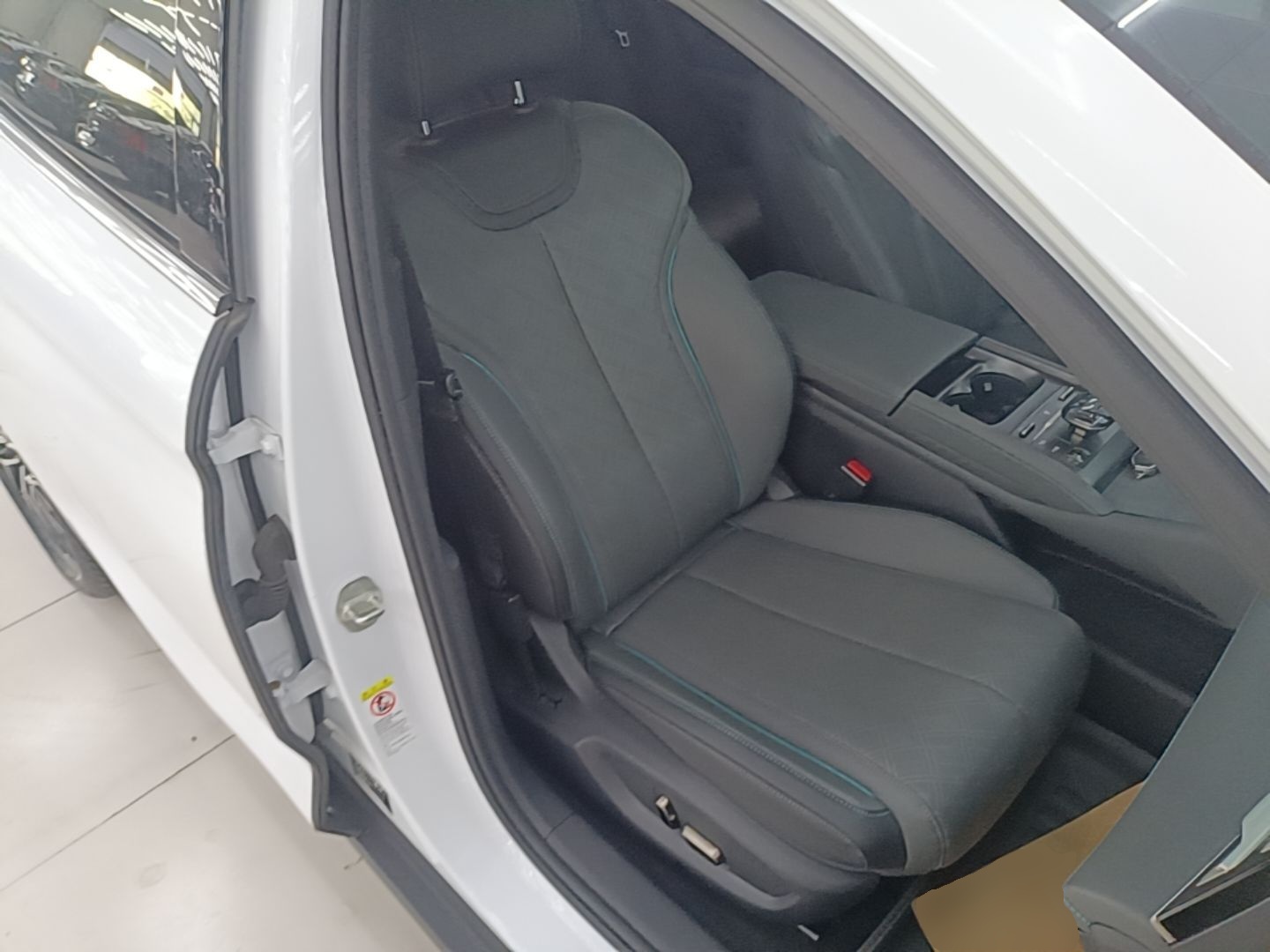 BYD Qin L 2024 DM-i 120KM Excellence Model — снимка 19