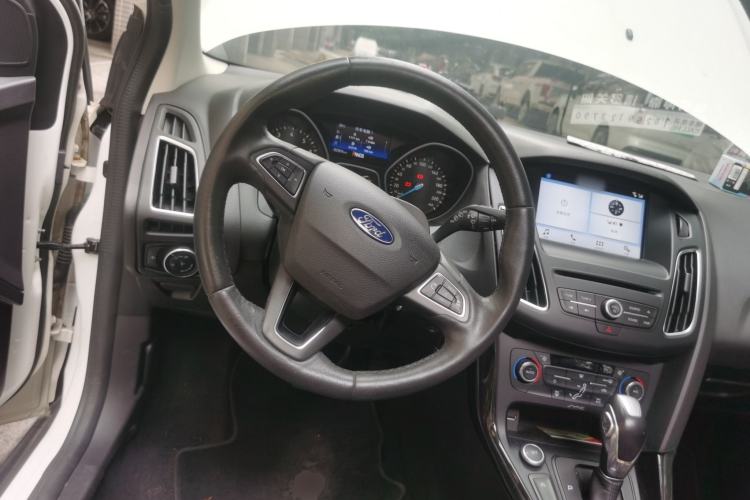 Used Ford Focus 2017 Hatchback EcoBoost 180 Automatic Elite Model Steering Wheel