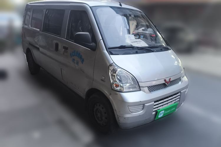 Used Wuling Rongguang 2019 1.5L Extended-Body Van Base Model with 5 Seats Front Right 45 Deg
