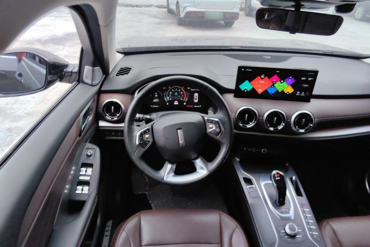 Used Wey VV6 2021 2.0T Two-Wheel Drive Smart Protection+ Center Console