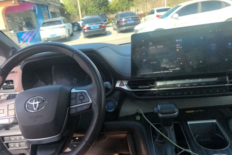Used Toyota Granvia 2023 2.5L Hybrid Flagship VIP Edition Center Console