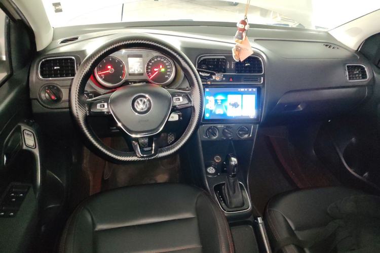 Used Volkswagen Polo 2016 1.6L Automatic Comfort Model Center Console