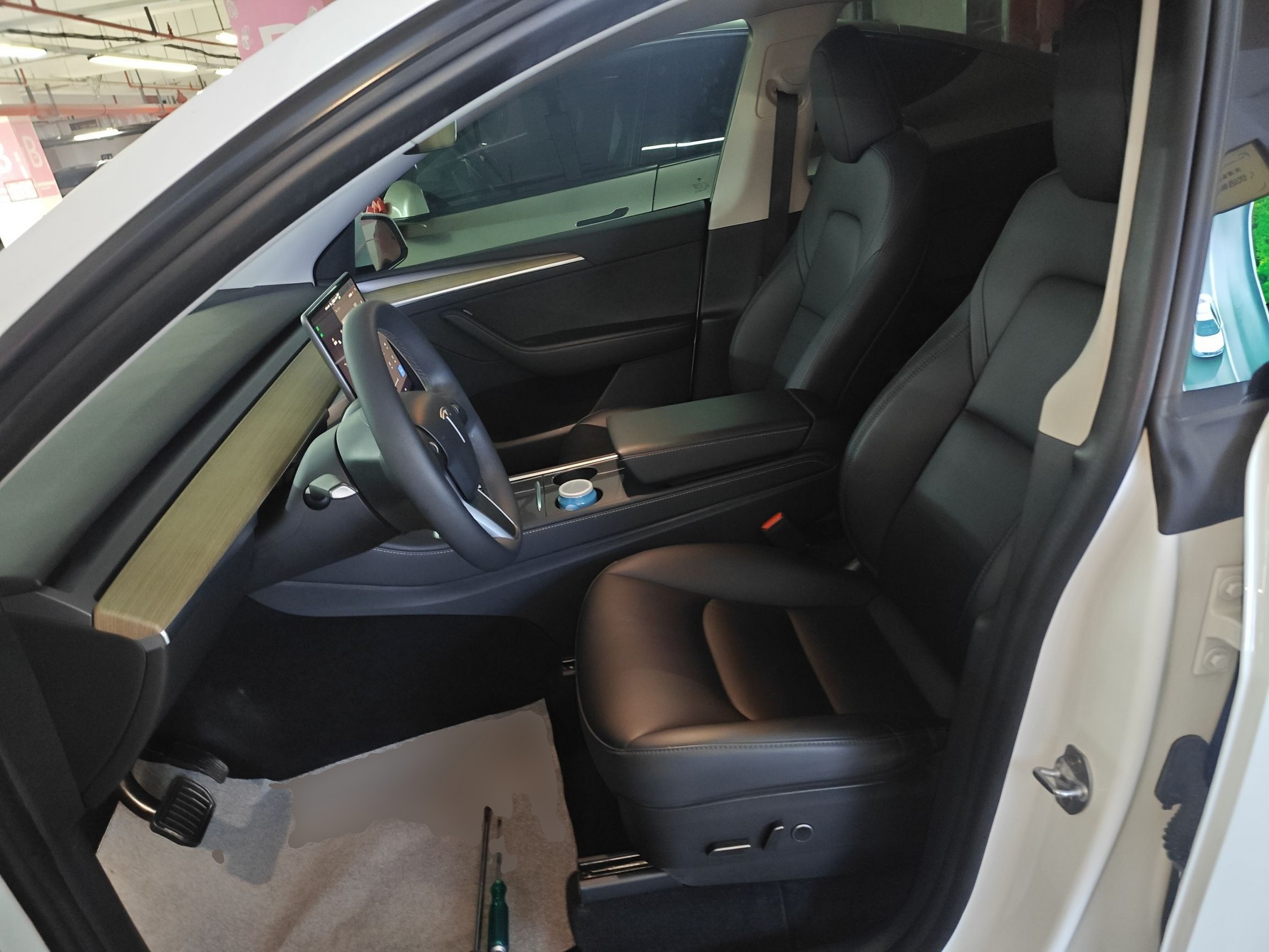 Переднее сиденье в автомобиле