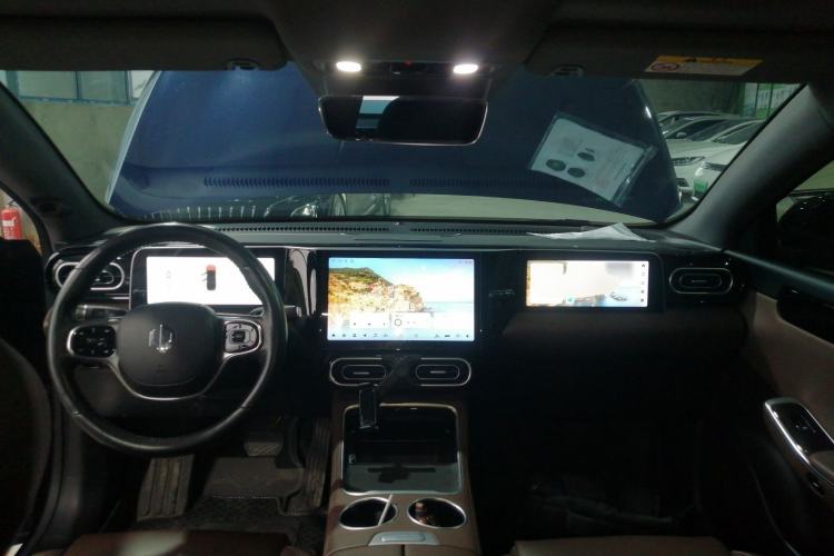 Used Leapmotor C01 2023 525 Comfort Edition Center Console