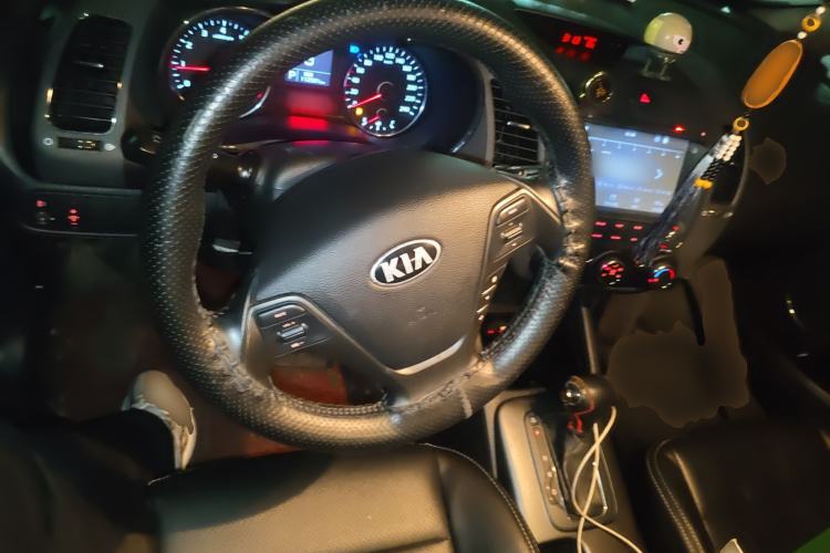 Used Kia K3 2015 1.6L Automatic GLS Steering Wheel