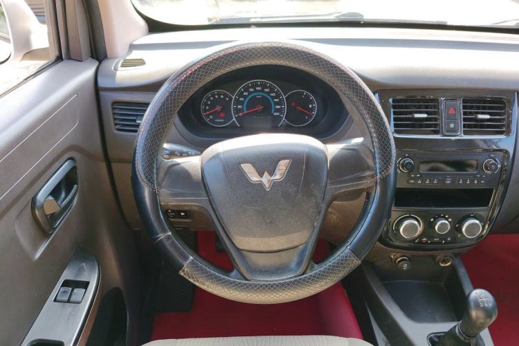 Used Wuling Rongguang V 2016 1.5L Standard Version
