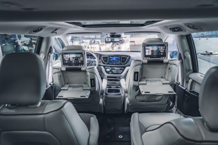 Used Chrysler Grand Voyager 2017 3.6L Premium Edition
