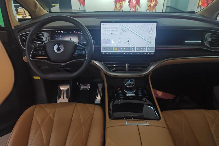 Used Denza D9 2025 DM-i Intelligent Drive 1020 Four-Wheel Drive Flagship Model