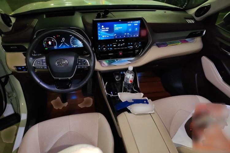 Used Toyota Highlander 2022 Dual-Engine 2.5L Four-Wheel Drive Supreme Edition 7-Seater Center Console