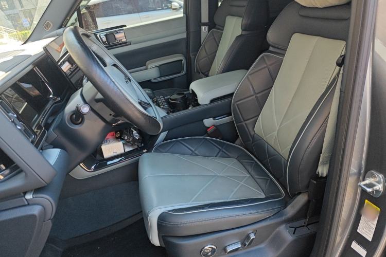 Used Formula Leopard 5 2023 Cloud Ride Flagship Edition