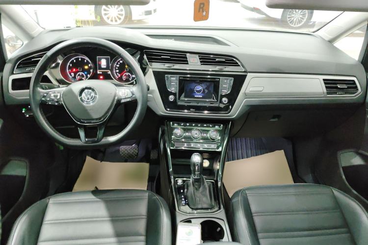 Used Volkswagen Touran 2016 Volkswagen Touran L 280TSI DSG Luxury Edition Center Console