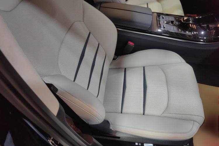 Used BYD e9 2021 Business Edition
