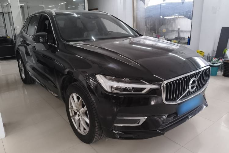 Used Volvo XC60 2021 T5 4x4 Smart Luxury Edition Front Right 45 Deg