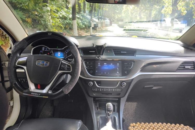 Used Geely Auto Emgrand 2017 Sedan Million Edition 1.5L Manual - Upward Version Center Console