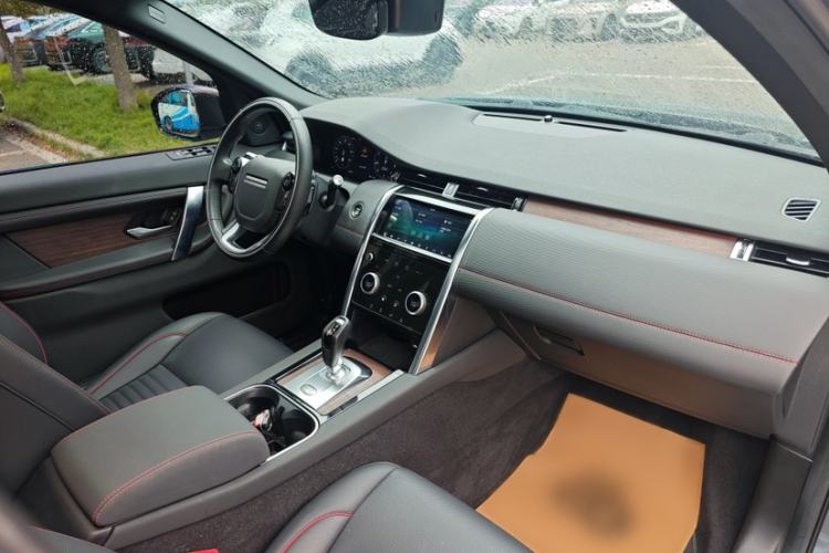Used Land Rover Discovery Sport 2020 249 PS R-Dynamic Performance Edition Interior 3
