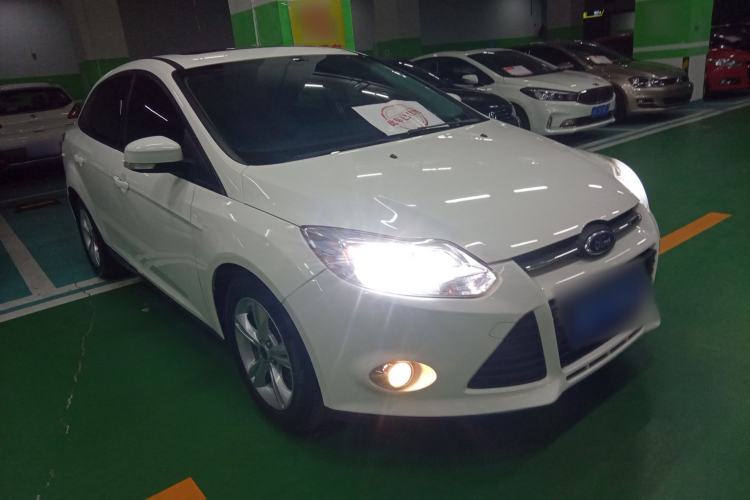 Used Ford Focus 2012 Sedan 1.6L Automatic Fashion Edition
