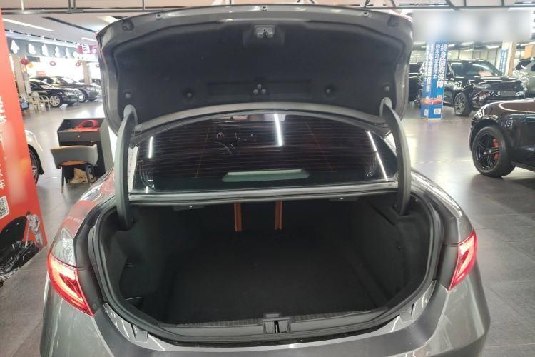 Used Alfa Romeo Giulia 2017 2.0T 200HP Luxury Edition