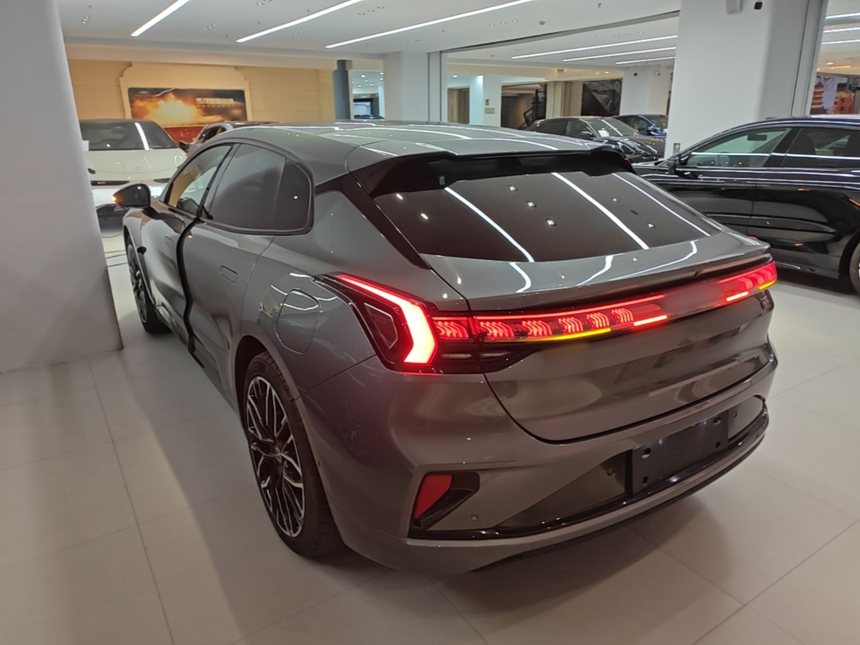 Zeekr 001 2025 YOU Edition 100 kWh All-Wheel Drive — снимка 4
