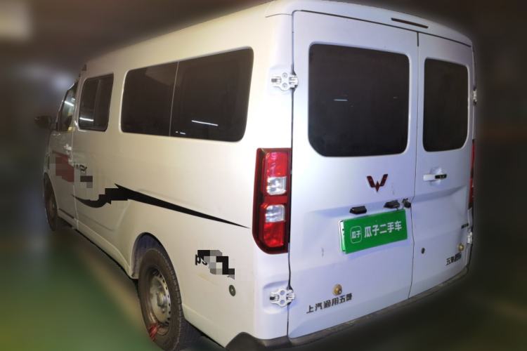 Used Wuling Yangguang 2024 300km Comfort-Grade Passenger Van 60kW
